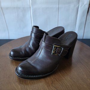 Women’s sz 7 Born Genuine Leather Clogs, Handcrafted Footwear.